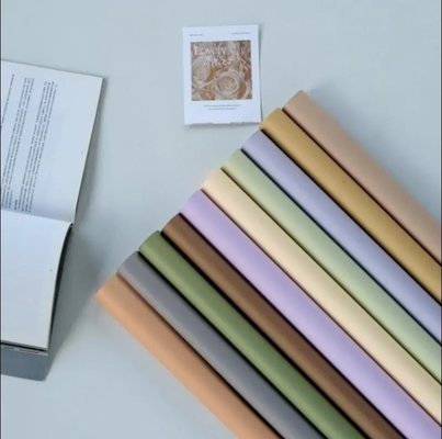 Un buon prezzo. 2024 Coreano Matte impermeabile Carta a colori solidi Carta di avvolgimento di fiori Bocchetto imballaggio Forniture fioristiche all'ingrosso in linea