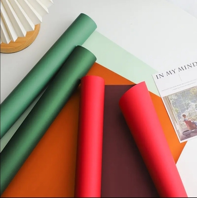 Un buon prezzo. Carta a colori solidi carta da imballaggio per fiori carta impermeabile per fioristi bouquet carta da imballaggio per fiori freschi all'ingrosso in linea