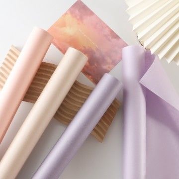 Un buon prezzo. Carta multicolore carta kraft spessito materiale di imballaggio di fiori di nozze con buona robustezza e design a colori puri in linea