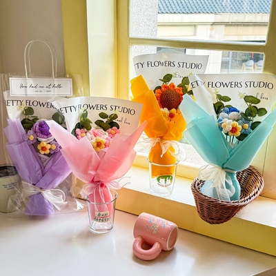 Un buon prezzo. regalo di San Valentino borsetta a mazzo a maglia con fiori di simulazione in più colori in linea