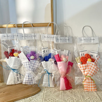 Un buon prezzo. Bouquet unico regalo di San Valentino grande puff di tessuto creativo fatto a mano con fiori leggeri e di peluche in linea