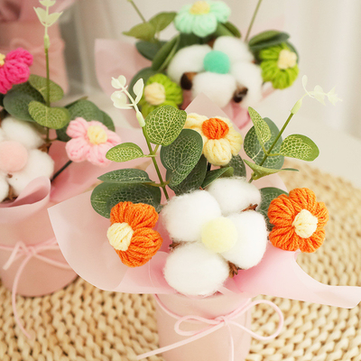 Un buon prezzo. Mini bouquet di fiori di cotone fatto a mano perfetto per il giorno del maestro compleanni regali di laurea in più colori in linea