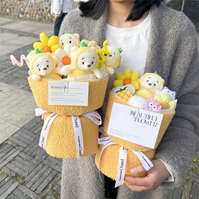 Un buon prezzo. Bouquet di fiori di bambole di piume di orso di ananas, regalati alle fidanzate come regali di compleanno e di laurea il 20 maggio e il giorno di San Valentino del festival Qixi in linea