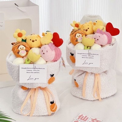 Un buon prezzo. Regali unici per il giorno dei bambini Bouquet di fiori di bambola di peluche con orsacchiotto adorabile e varietà di fiori in linea