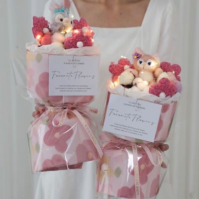 Un buon prezzo. Bouquet di colorate bambole di cartoni animati per la giornata dei bambini 20x35cm Multicolore in linea