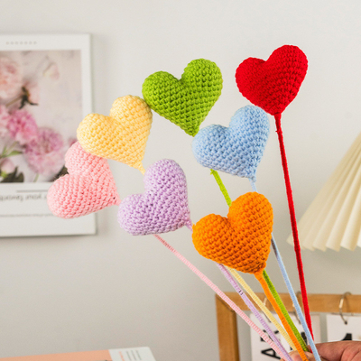Un buon prezzo. Prodotto finito Amore Cuore Lana Maglieria a mano Crochet Bouquet di fiori artificiali creativi in linea
