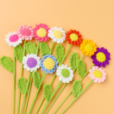 Un buon prezzo. Crochet a mano a colori multipli Bouquet di fiori creativi fiori artificiali Perfetto regalo di San Valentino per il migliore amico in linea