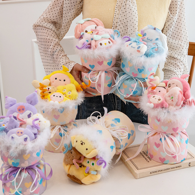 Un buon prezzo. Bouquet di fiori da 20x35cm di bambola di peluche Kuromi Perfetto per la fidanzata Giorno di San Valentino Laurea Giornata dei bambini Colore Multiplice in linea