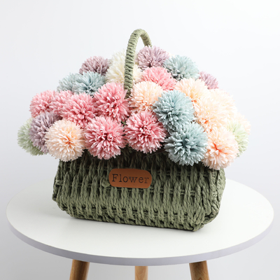 Un buon prezzo. Bouquet di fiori di crisantemo artificiale in PVC in colori multipli vivaci in linea