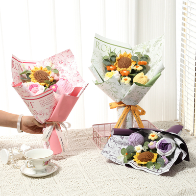 Un buon prezzo. 20x35cm Bouquet a mano intessuto di fiore di sole e rosa in lana di simulazione in colori multipli Ideale per San Valentino e compleanni in linea
