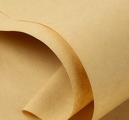 Un buon prezzo. Carta kraft a colori solidi per imballaggi di fiori in linea