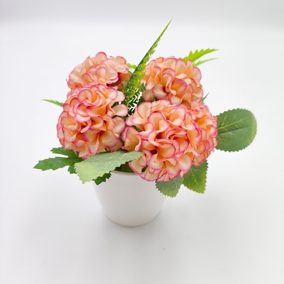 Un buon prezzo. Fiori artificiali di ortensia per il soggiorno in casa in linea
