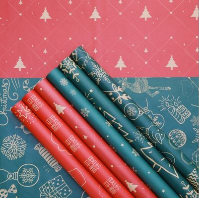 Un buon prezzo. Scatola regalo di Natale, carta da regalo, mazzo di mele della vigilia di Natale, carta da regalo di fiori freschi in linea