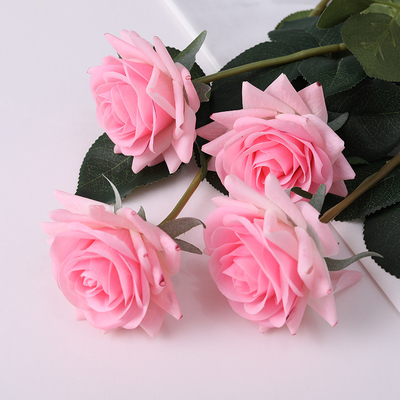 Un buon prezzo. Decorazione murale e di cartelloni stradali di fiori di rosa da matrimonio a piccolo angolo simulato in linea