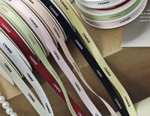 Un buon prezzo. Xi Hua Mirror Nastro inglese Matte Latte di alta qualità Seta Satin Nastro Fiore Materiale di imballaggio Scatola regalo Materiale fai da te fatto a mano in linea