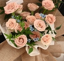 Un buon prezzo. Nuova carta da imballaggio per fiori a rotoli di colore eccellente in linea