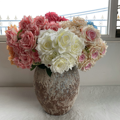 Un buon prezzo. Rosa artificiale, foto di fiori falsi, decorazioni per il matrimonio in linea