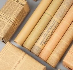 Un buon prezzo. Carta Kraft per giornali inglese d'epoca in linea