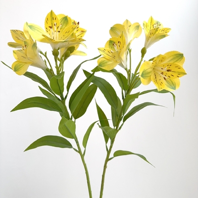 Un buon prezzo. A light luxury flower bouquet decoration for the living room and dining table with simulated daffodils in linea