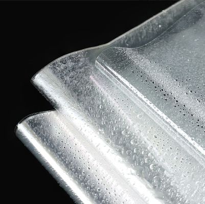 Un buon prezzo. Al dettaglio cellophane trasparente a prova di polvere, carta da regalo per bouquet di fiori, carta di plastica impermeabile, materiali di imballaggio per i negozi di fiori in linea