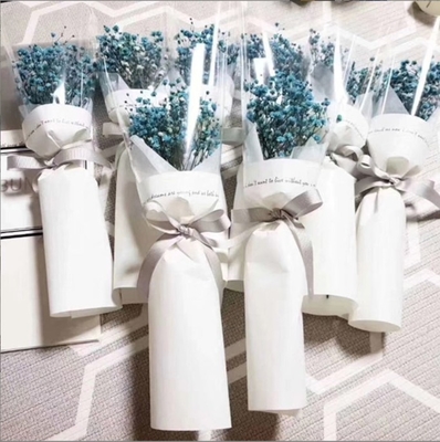 Un buon prezzo. Imballaggio di un singolo bouquet, carta da imballaggio per la Giornata della donna, carta da imballaggio per la Giornata dell'insegnante, imballaggio di fiori in stile coreano in linea