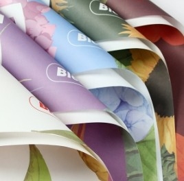 Un buon prezzo. Carta di imballaggio a base di fiori in stile coreano e resistente all'acqua in linea
