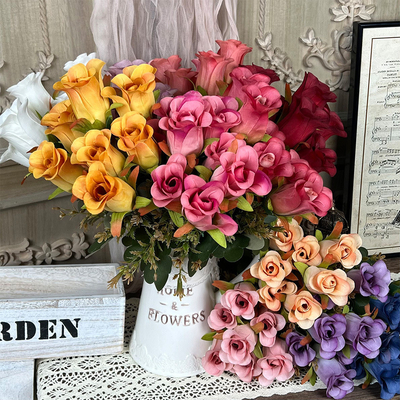 Un buon prezzo. Bouquet di seta finta artificiale simulatore a 7 teste con sensazione di fascia alta per matrimoni, arrangiamento floreale decorativo nei salotti, rose di plastica in linea