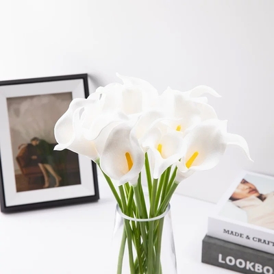 Un buon prezzo. High-end cream-style pu calla lily bouquet artificial flower home decoration living room dining table counter shopping mall table decoration in linea