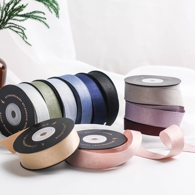 Un buon prezzo. Cintura a fiocco di neve a disegno opaco accessori per capelli fai da te bouquet packaging cintura di velluto accessori di abbigliamento cintura di velluto a doppio lato in linea