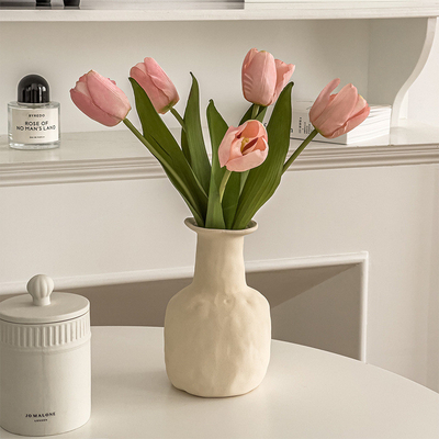 Un buon prezzo. Decorazione di fiori artificiali in stile Ins, arrangiamento di tulipani, ornamenti di fiori artificiali di fascia alta con vasi, arrangiamento del soggiorno di bouquet, soggiorno in linea
