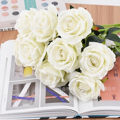 Un buon prezzo. Bocchetto di rose simulato, fiore di seta, fiore di plastica, fiore finto, decorazione del soggiorno a ramo singolo, fiore secco, decorazione del tavolo da pranzo, arte dei fiori rossi per il matrimonio in linea