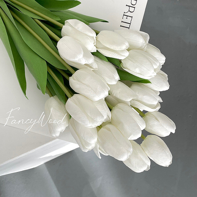 Un buon prezzo. Bouquet simulato con un tocco idratante, arrangiamento di fiori di tulipani di alta gamma, decorazione di torte del soggiorno, decorazione di fiori finti, fiori secchi in linea