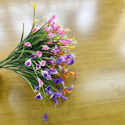 Un buon prezzo. Calla lily fiore artificiale fiore di plastica bud erba stoffa fiore produttore fiore artificiale pianta artificiale pianta acquatica in linea