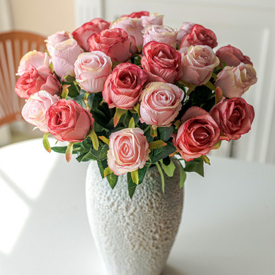 Un buon prezzo. Simulazione di fiori di rosa fiore di seta 2022 nuovo bouquet arrangiamento di fiori di plastica decorazione decorazione del soggiorno fiore finto in linea