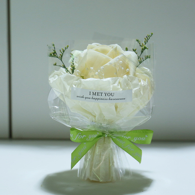 Un buon prezzo. Mini tasca in stile INS incontrare piccolo bouquet di rose per compleanni, San Valentino, e regali della Giornata della donna in linea