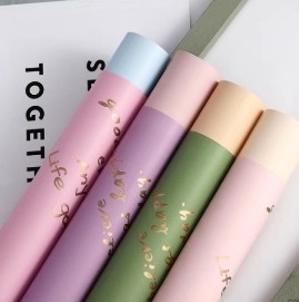 Un buon prezzo. Carta di imballaggio per fiori a prova d'acqua Krio English in linea