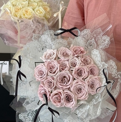 Un buon prezzo. Carta di imballaggio impermeabile a pizzo, imballaggio per fiori, pellicola opp, carta da imballaggio per bouquet, carta da imballaggio per fiori freschi, imballaggio per bouquet in linea