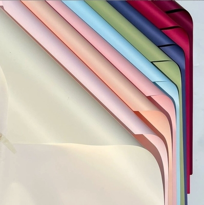 Un buon prezzo. Il primo amore in stile coreano carta da involucro a colori solidi, carta monocolore impermeabile Ouya bouquet di negozio di fiori e materiale di carta da involucro di arte floreale in linea
