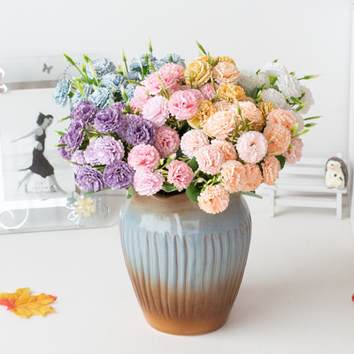 Un buon prezzo. Bouquets artificiali di fiori di lila, regali per le feste, vasi di fiori artificiali, composizioni floreali, decorazioni per il soggiorno in linea
