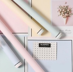 Un buon prezzo. Carta di imballaggio per fiori impermeabile in linea