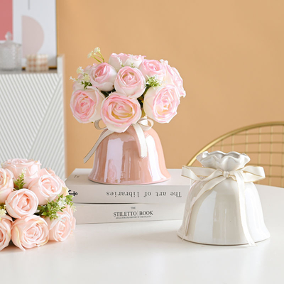 Un buon prezzo. Fiori artificiali di rosa di lusso, decorazioni a base di fiori artificiali, bouquet di fiori secchi, decorazioni per salotto e tavolo da pranzo, fiori di plastica, ornamenti a base di fiori di seta in linea