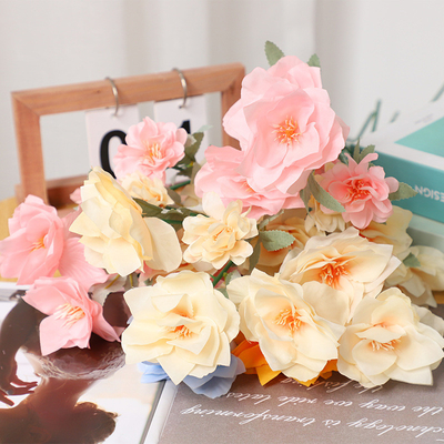 Un buon prezzo. Ingrosso di fiori a tre teste narcissi occidentali fiori simulati materiali floreali di nozze fiori di seta arrangiamento dei fiori da pavimento di nozze decorazioni floreali finte da parte dei produttori in linea