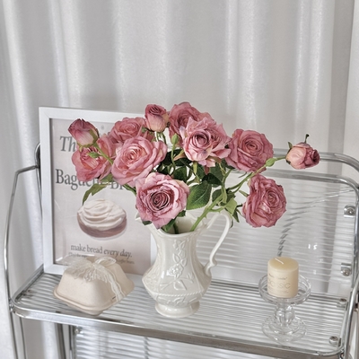 Un buon prezzo. Fiore artificiale a tre teste, tipo vernice a olio, mazzo di fiori secchi, mazzo, arrangiamento di fiori artificiali, adesivo fotografico in linea