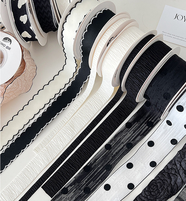 Un buon prezzo. Poliestere Serie Nero e Bianco Nastro Fiore Bouquet Strap per accessori per capelli Arco fai da te fatto a mano in linea
