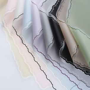 Un buon prezzo. Carta di avvolgimento per fiori di moda BOPP in gelatina a pizzo matto Perfetta per l'avvolgimento in linea