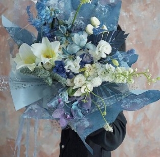 Un buon prezzo. Giardino dei sogni Disposizione tridimensionale dei fiori Carta di imballaggio dei fiori in linea