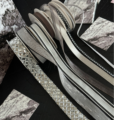 Un buon prezzo. Qixi Black Silver Series Ribbon Flower Bouquet 1.6cm Polyester Perfect for DIY Handmade Floral Materials in linea