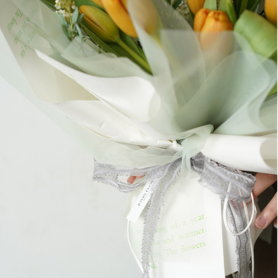 Un buon prezzo. Bouquet di fiori e nastri con bordo arricciato perfetti per lavori fai-da-te e confezioni regalo per le festività, lavabili e resistenti in linea