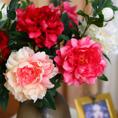 Un buon prezzo. Simulazione del fiore di peonia matrimonio cinese rosso decorazione di casa di accoglienza soggiorno ornamento di plastica fiore di peonia simulato fiore in linea