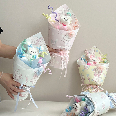 Un buon prezzo. Bouquet di fiori finiti all'ingrosso per San Valentino e regali di compleanno per i migliori amici e le fidanzate per il giorno dei bambini in linea